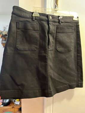 Everlane Black Midi Skirt with Patch Pockets